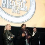Produtor argentino Martin Viaggio, produtor Leonardo Machado e assistente de direção Ane Siderman apresentando o filme A oeste do fim do mundo